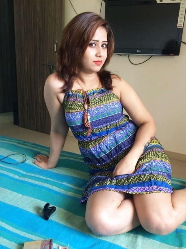 Call Girls in Model Colony